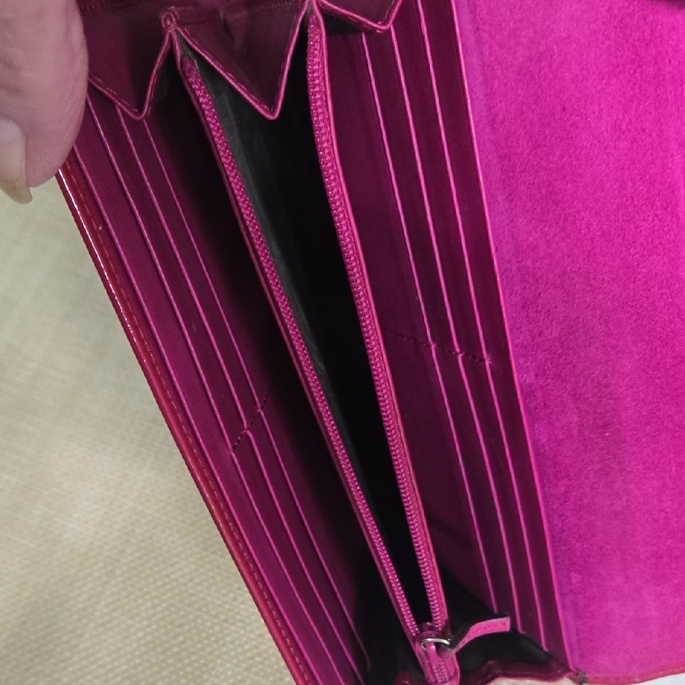 Gucci Magenta Patent Leather Wallet EUC - Picture 5 of 16